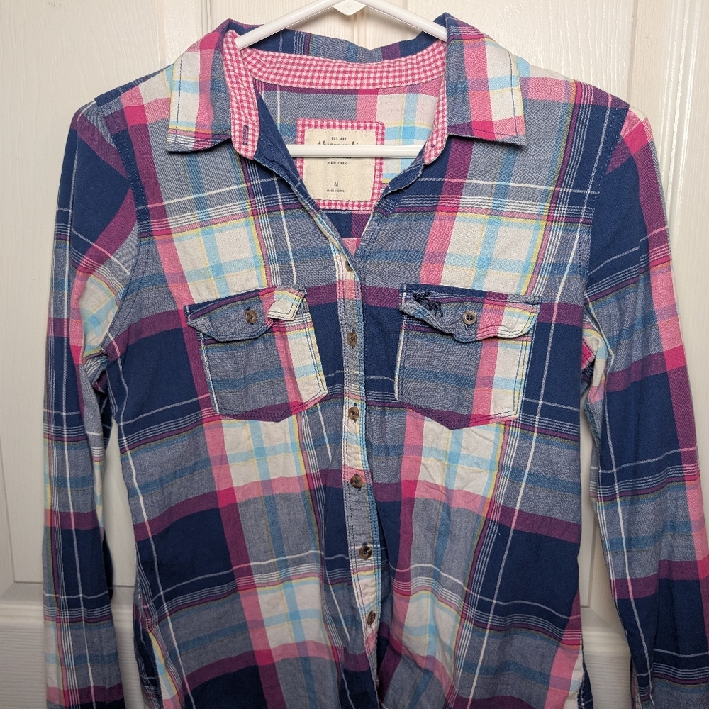 Abercrombie & Fitch Women Size M Blue/Pink Plaid Long Sleeve Button Down Shirt